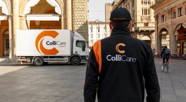 ColliCare Employee has arrived at the location with goods and cargo.