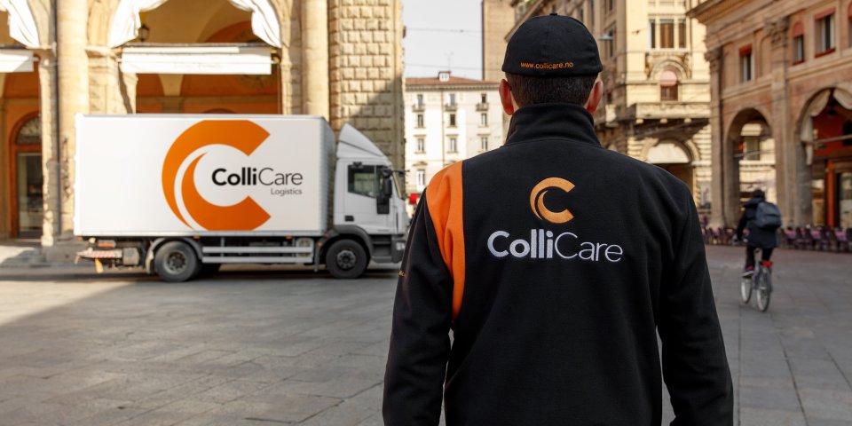 ColliCare Employee has arrived at the location with goods and cargo.
